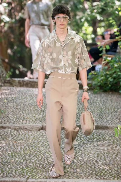 Look 10